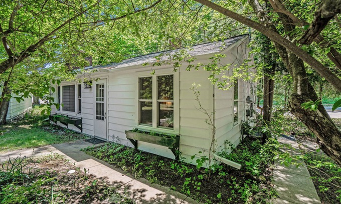 Frankfort Cottage | Flower-lined cottage with beautiful lake views, firepit access, and yard games