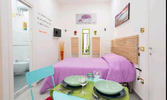 Naples City Centre Apartment | Flower Power