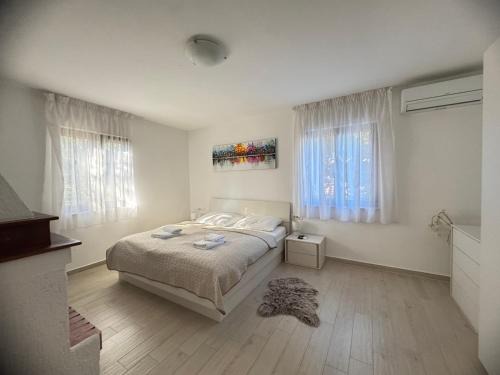 Medulin Apartment | Flowers Apartments Medulin, Fucane 2