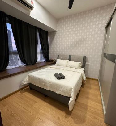 Central District Apartment | Flowers @ Country Garden Danga Bay