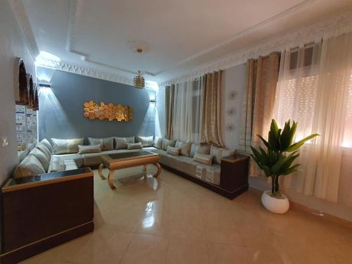 Fnideq House | Fnideq Elegant, Familia, Bienestar y mercado