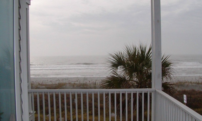 Folly Beach Condo | Folly Beach OCEAN FRONT RENOVATED 3 Bed/3 Bath Available, May rate 150/N