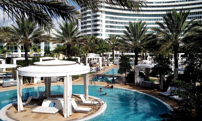 Mid Beach Resort | Fontainebleau Resort JR Suite Ocean View Resort Fee Included & 2 Spa Passes