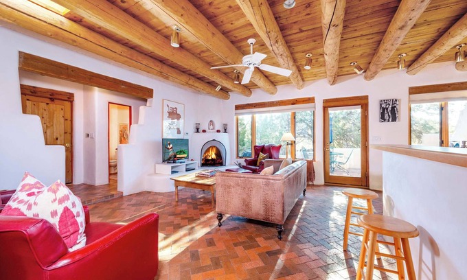 Santa Fe House | Foothills Retreat- Patios| Rooftop Deck|Quiet|2BR