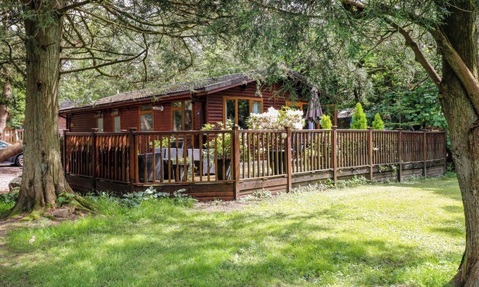 Troutbeck Bridge Cottage | FOOTPRINTS LODGE, family friendly, with pool in White Cross Bay