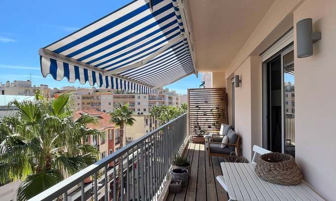 Antibes Old Town Apartment | For city lovers and 5 minutes walk to the sea