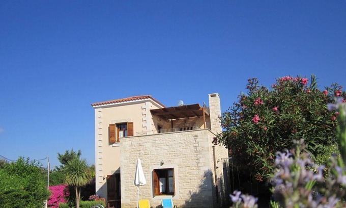 Prines Villa | For Digital Nomads, Retired people, families, with private pool, view, beaches.