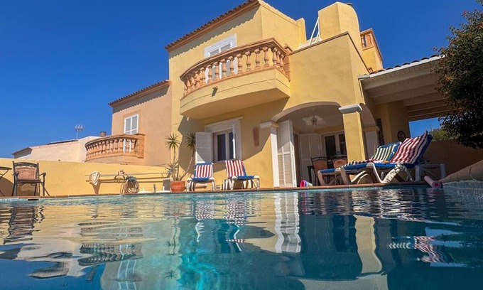 Cala Mandia House | For spontaneous travelers: vacation home close to the beach with pool, WLAN and air conditioning