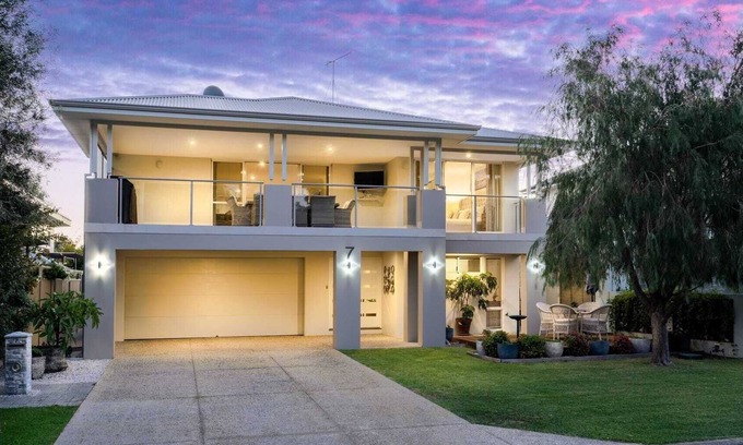Busselton House | Foreshore Escape: Your Ultimate Coastal Retreat