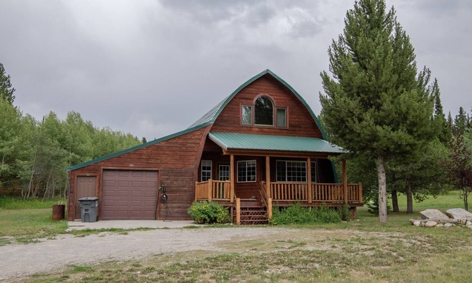 Lazy Acres House | Forest Edge Retreat - Roam Property Management