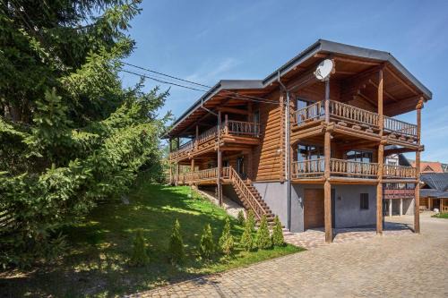 Yablunytsya House | Forest Hill Shale