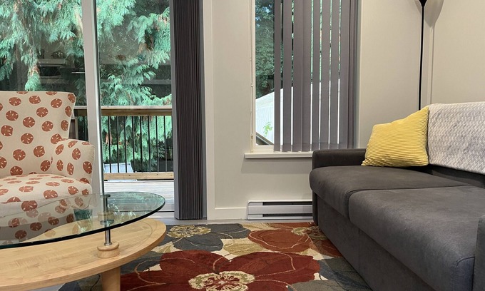 Comox Apartment | Forest Meadow Suite - modern, quiet, central location.
