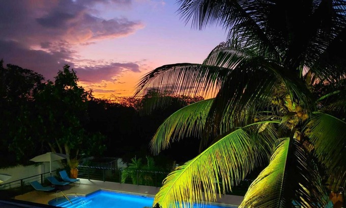 Runaway Bay Villa | Forever Summer Gorgeous 4BDR Villa