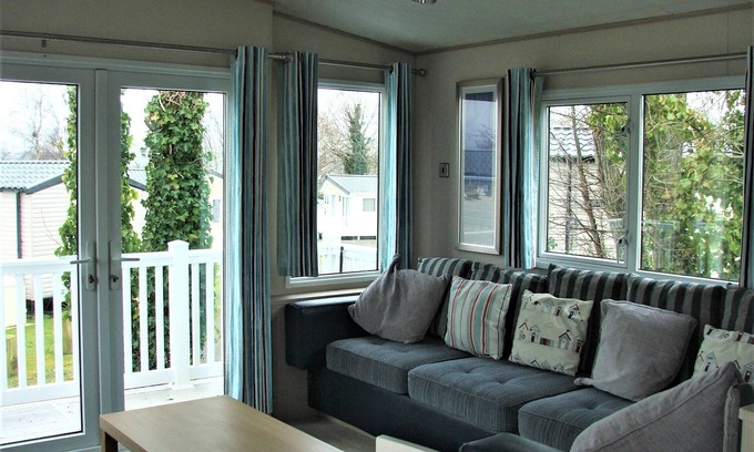 Hamworthy House | Forget-Me-Not Exquisite Modern Caravan on Rockley Park
