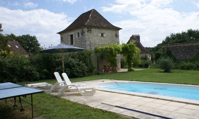 Conne-de-Labarde House | Former dovecote restores and supplies, with private pool