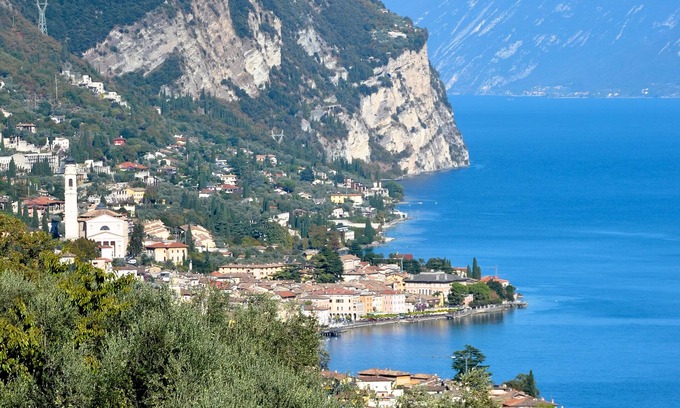 Fornico Apartment | Fornico House 9, quiet location and phenomenal lake view from the terrace