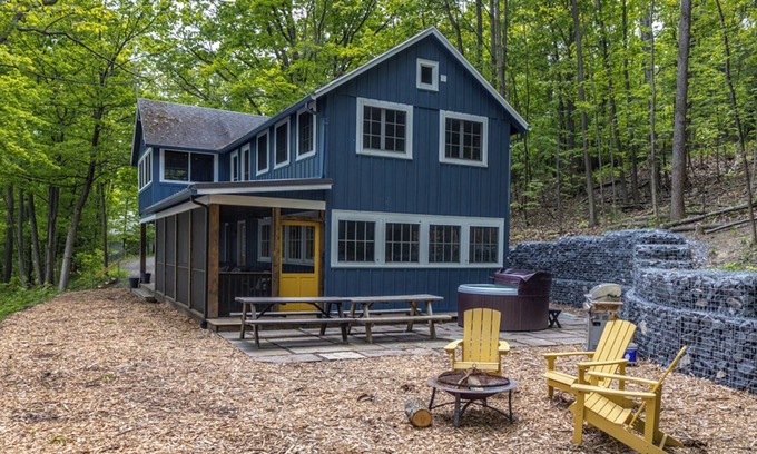 Grange Landing Cottage | Fossil Beach: "Canandaigua Lake Retreat and Memorable Views!"
