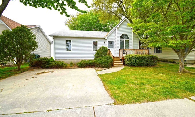 Caine Woods House | Fountain Road 13701-Bayside 137th St, W/D, AC