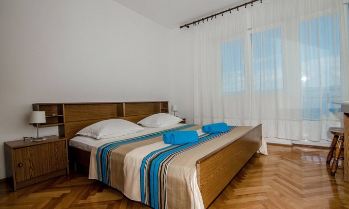 Slatine Apartment | Four-bedroom apartment with balcony and sea view Slatine, Čiovo (A-15504-a)