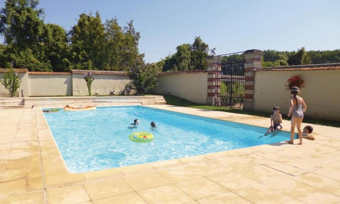 Ocquerre Apartment | Four-Bedroom Apartment in Ocquerre