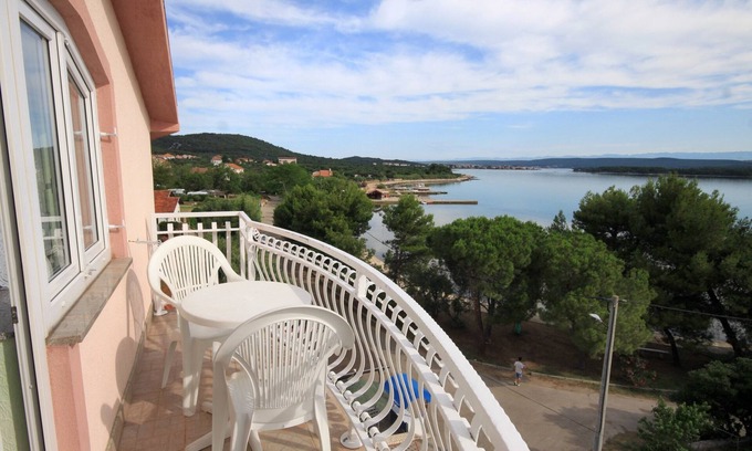 Kraj Apartment | Four-bedroom apartment near beach Kraj, Pašman (A-334-f)