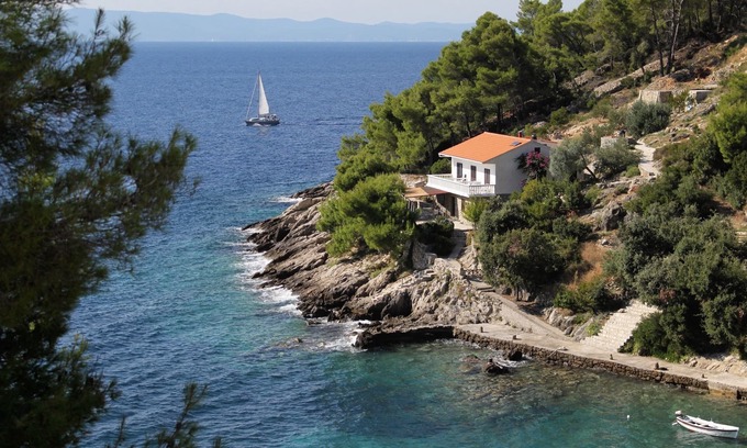 Gdinj Apartment | Four-bedroom apartment with terrace and sea view Cove Torac, Hvar (A-581-a)