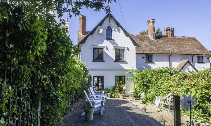 Bembridge House | Four Bedroom Holiday House Bembridge - 200 Yards From Beach - Good Reviews.