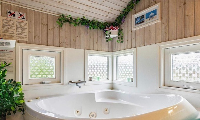 Ristinge House | Four-Bedroom Holiday home in Humble 1