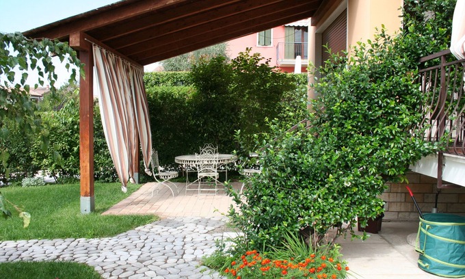 Montioni Apartment | Four-family house apartment with swimming pool and garden
