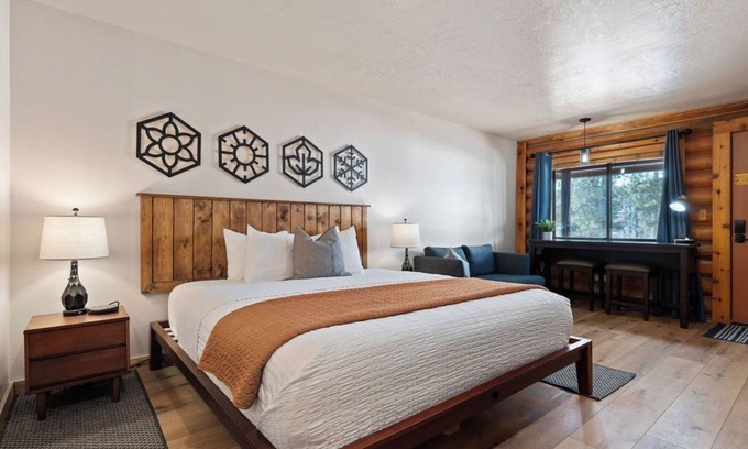 Duck Creek Village Hotel | Four Seasons King Suite Duck Creek Zion/Bryce