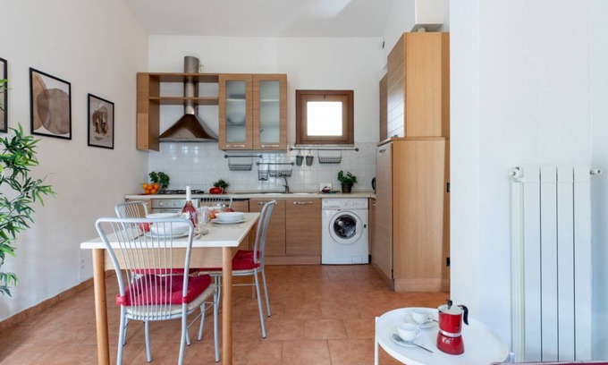 Pisa Apartment | Four Shades of Pisa - Red Apartment