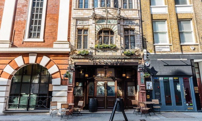 Barbican Hotel | Fox and Anchor