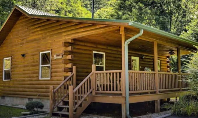 Bryson City Cabin | Fox Creek Combo | Sleeps 12, Creekside, Pet friendly