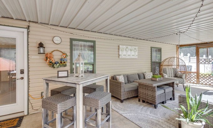 Troy Apartment | 'Foxes Den' w/Hot Tub, Pool Table & Fire Pit!
