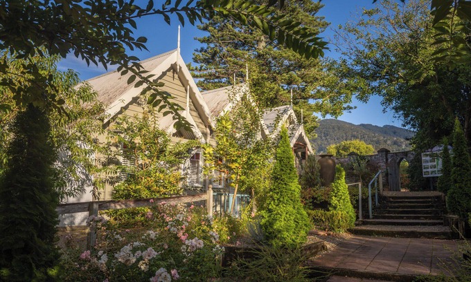 Tilba Tilba Cottage | Foxglove Luxury accommodation stay. Tranquil retreat in Tilba Tilba