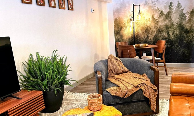 Palmer Apartment | Foxhole Retreat~Hiking near Hatchers & Local Goods