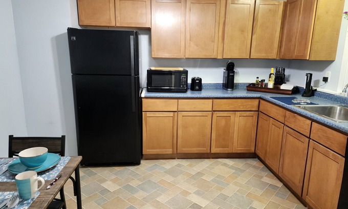 New Haven Apartment | Foxon House centrally located just outside of New Haven