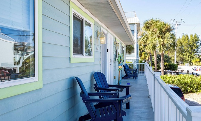 Holmes Beach Condo | Foxtail Palm: Steps from the beach
