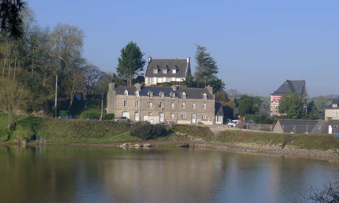 Jugon-les-Lacs-Commune-Nouvelle House | Gorgeous 200 year old stonehouse right on the lake in medieval village