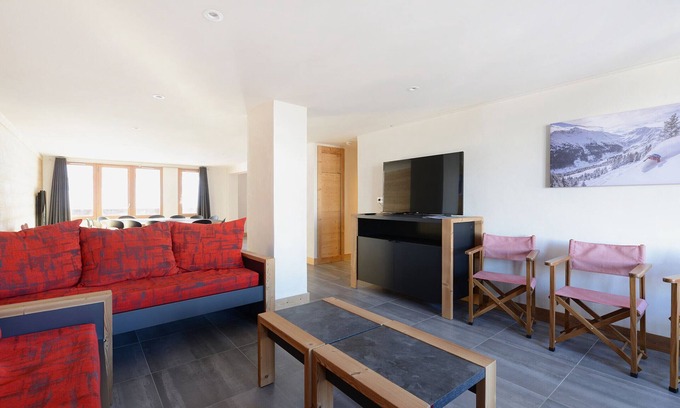 Bellentre Apartment | Renovated apartment near slopes with wellness area and parking