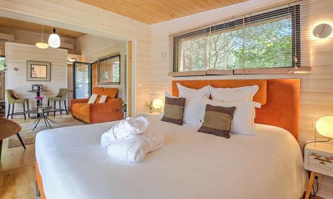 Saint-Felix-de-Reillac-et-Mortemart Cottage | Bungalow 'Lodge Secret' with Private Terrace, Wi-Fi and Air Conditioning