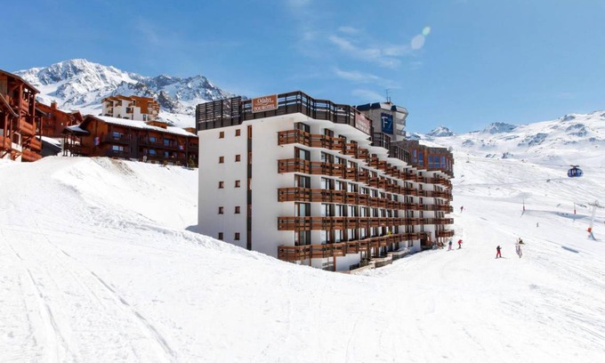 Val-Thorens Apartment | Wifi, ski-in/ski-out & foot of the slopes, balcony, tv, ski locker, 16m², Val Thorens