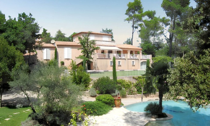 Saint-Maximin-la-Sainte-Baume Villa | Homerez - Villa in Saint Maximin