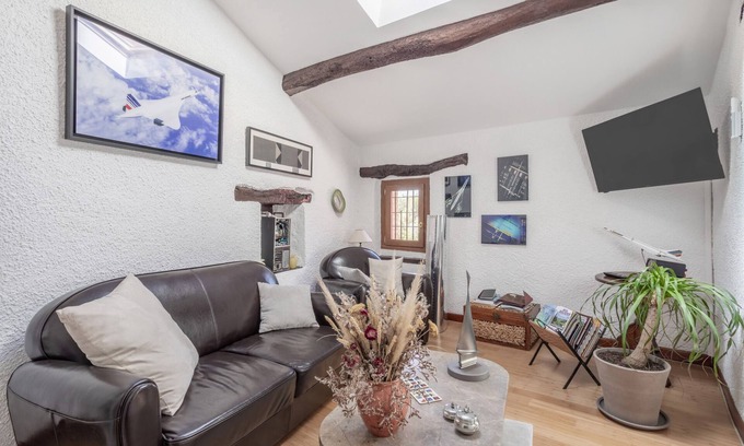 Sainte-Colombe-de-la-Commanderie Bed & Breakfast | Bed and breakfast 'Colombine Chambre Double Deluxe' with Shared Garden, Wi-Fi and Air Conditioning