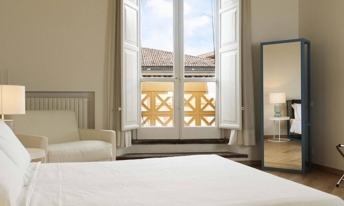 Historic Center Ski Chalet | Frame Bologna [Double room with external private bathroom]