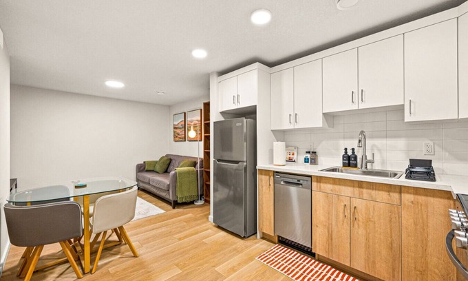 Calgary Condo | Free Banff Pass Tranquil 2BR Retreat w/Netflix