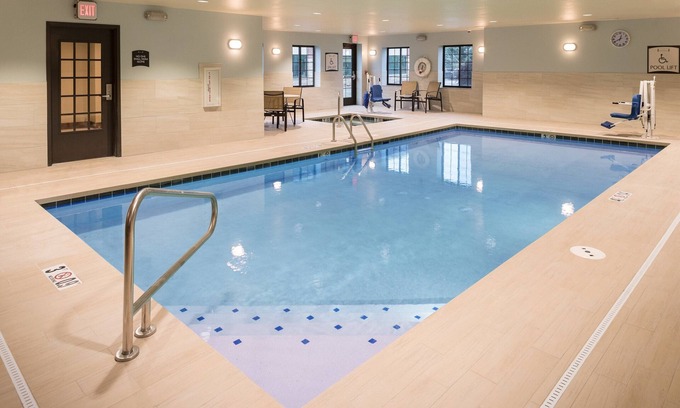 West Omaha Condo | Free Breakfast. Pool & Hot Tub. Close to the Nebraska Medical Center!