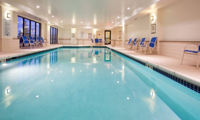 Oconomowoc Condo | Free Breakfast. Pool. Gym. Close to Aurora Medical Center!