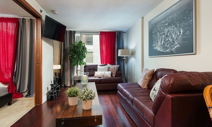 International District Condo | FREE INDOOR PARKING.....COZY SUITE CENTER OLD MTL OLD PORT!