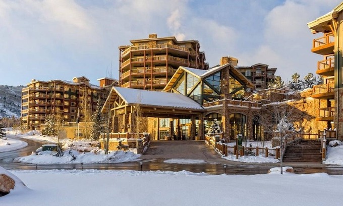 Park City Villa | FREE NIGHT ~ when you book from 3/23 -3/30, 2BR w/Kitchen, Ski-In/Out, Hot Tubs